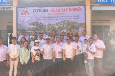 HỘI NHỮNG NGƯỜI BẠN Ở SÀI GÒN TRAO TẶNG QUÀ Ý NGHĨA CHO TRƯỜNG TIỂU HỌC BẾ VĂN ĐÀN